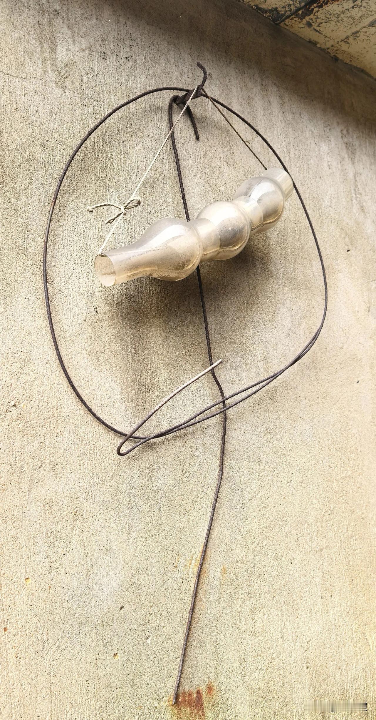 （原创）古镇·煤油灯罩
整理老宅往往能理出惊奇，那天理出杆十六两制的杆秤，这可是