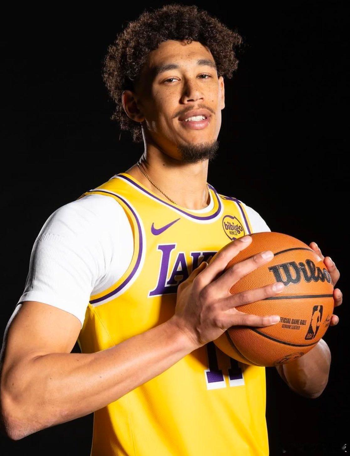 洛杉矶湖人 NBA球员评分 海斯-我的评分：我闻着饼香，来到了湖中央！洛杉矶湖人