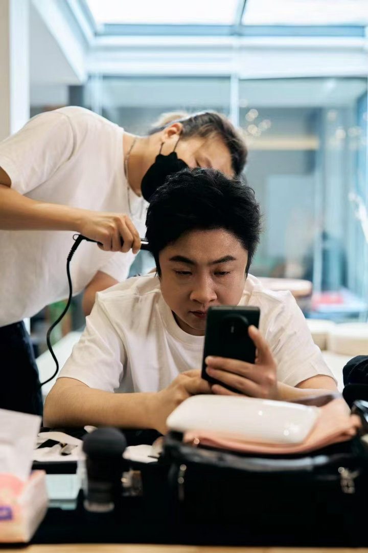 乔杉天坛奖最佳男配角 有人说乔杉终于熬出头了。其实他一直都在，只是这次被更多人看