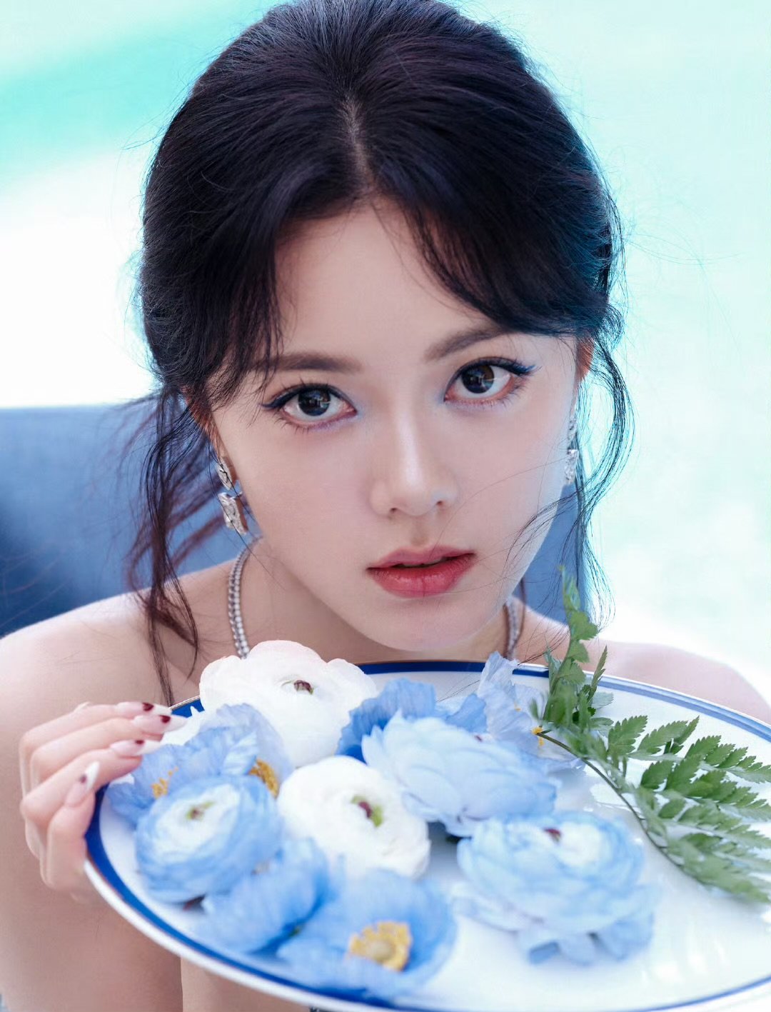 赵今麦voguefilm红毯造型赵今麦蓝色刺绣长裙赵今麦亮相Voguefilm红