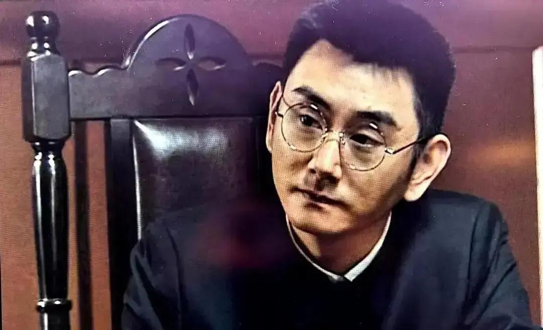 3次崩溃，谍战最狠刀
 
余则成第一次失控，是听到左蓝可能暴露。恋人名字被敌人念