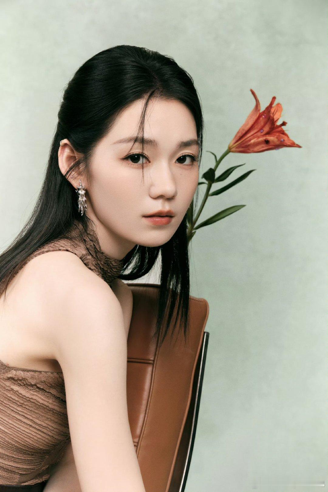 段奥娟青春的每一步都不白走 舞台发言真挚动人，抱着吉他的初心从未改变，慢慢蜕变成
