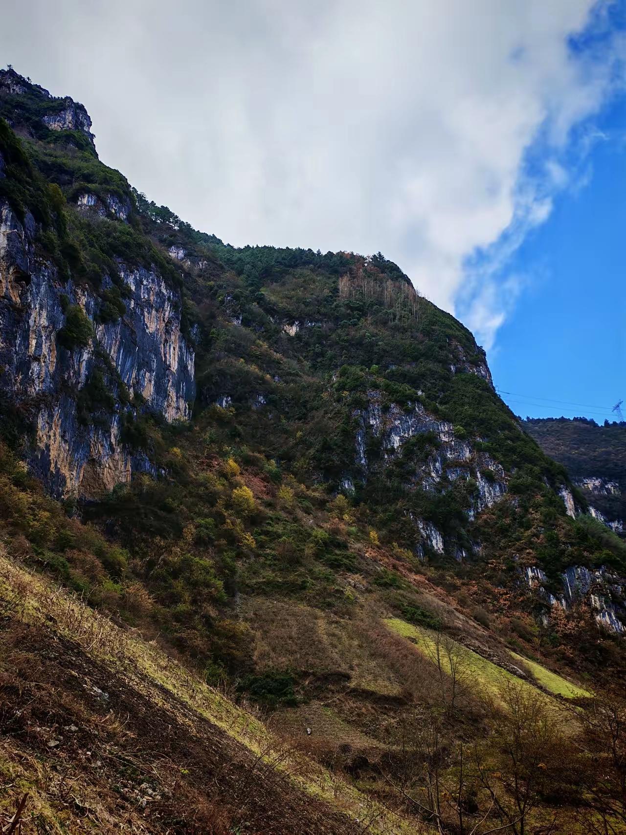 农村人并不崇拜“温良恭俭让”，农村人很擅长欺软怕硬，农村人只服霸道与强势，你如果