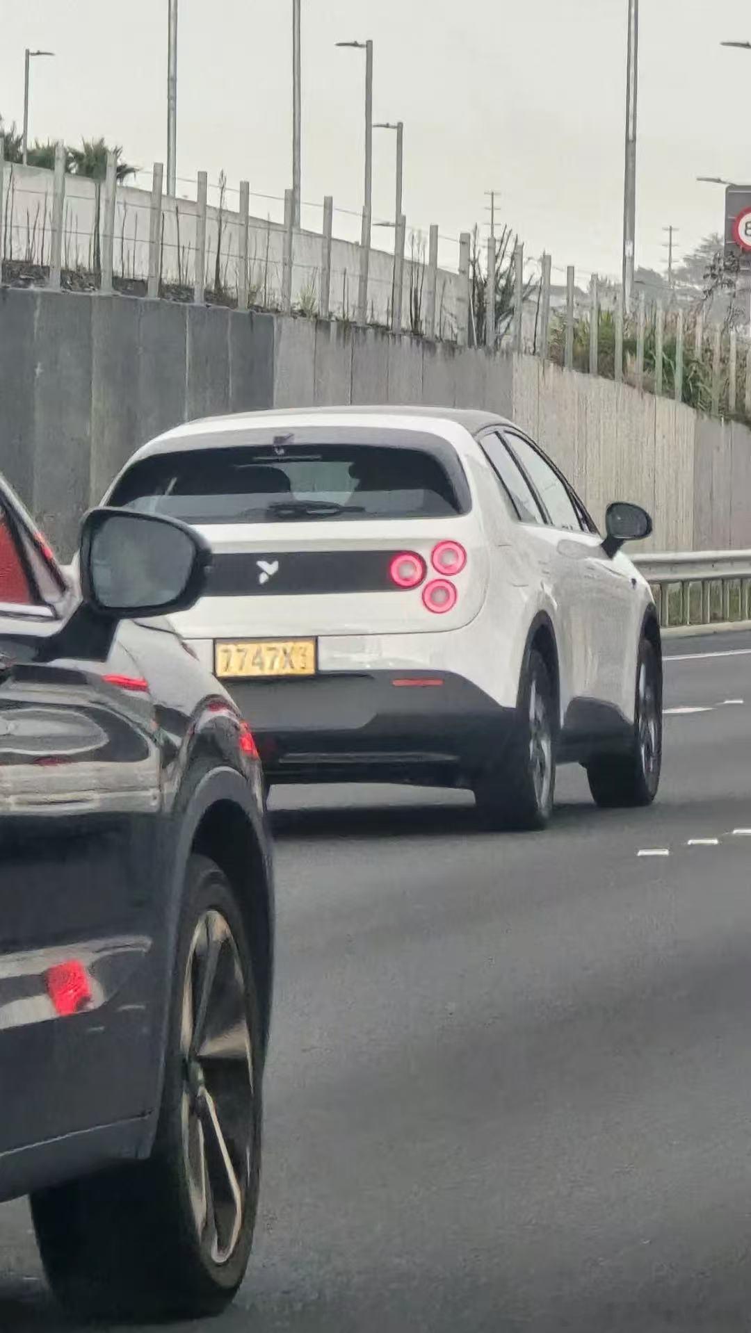 不是，哥～你这么快就到新西兰了？😳😳蔚来萤火虫正式上市 ​​​