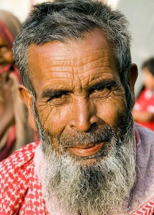 孟加拉国发现了一个很有趣的问题，凡是靠在中国旁边的国家，哪怕是国土面积没有超过，