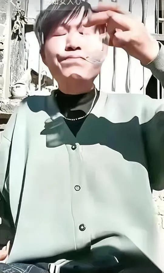 为了流量

玩命换钱

居然把自己的命给喝没了。

就是河南漯河那个靠极限拼酒走