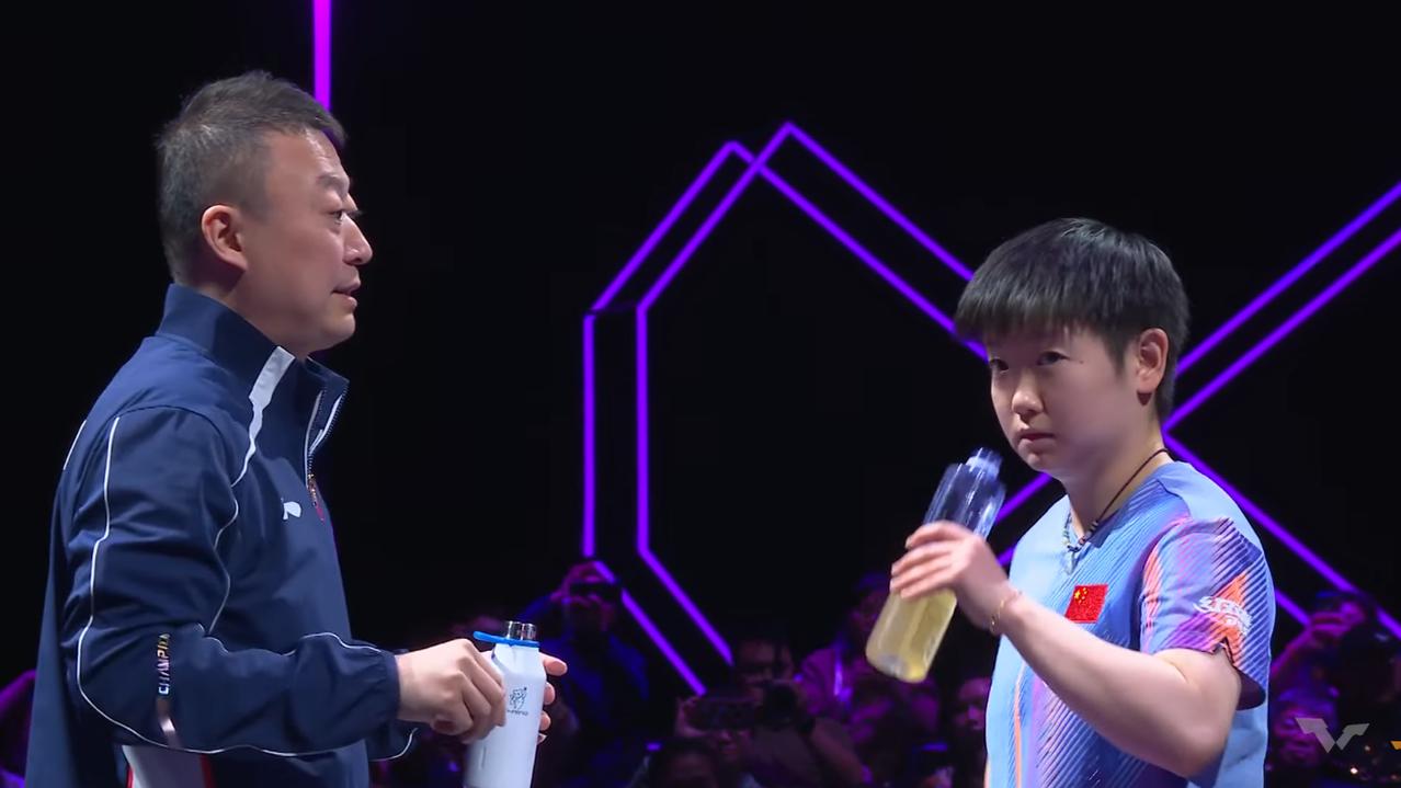 我去！马琳指导孙颖莎，都被全程收音了，以后国乒还有秘密吗？

第一局孙颖莎11: