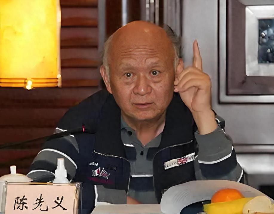 《解放军报》前媒体人陈先义称：“如果中日开战，那咱们没必要浪费那么多的导弹，原因