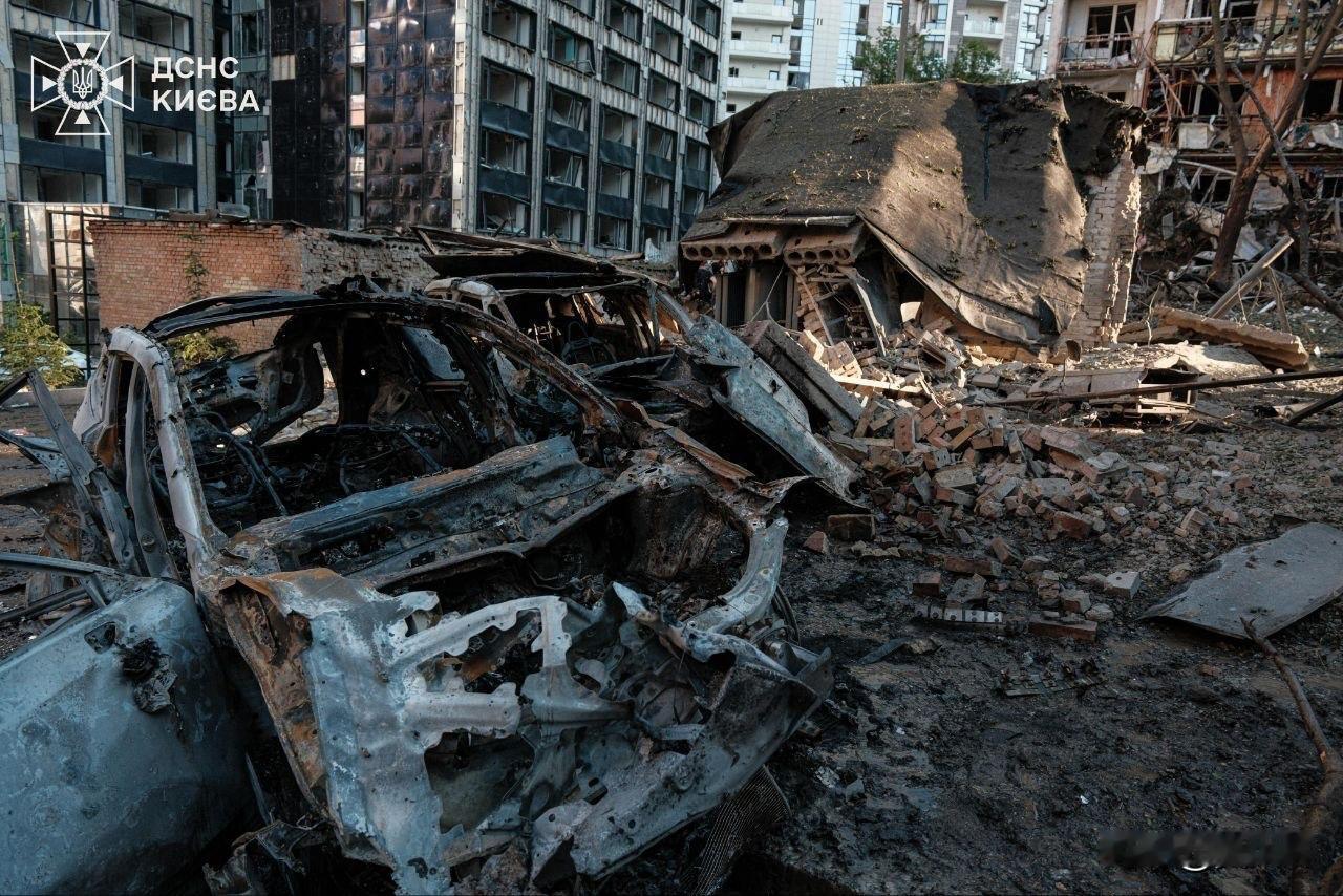 在7月2日凌晨俄军的袭击中，基辅的遇难人数现已升至11人，另有56人受伤，其中包