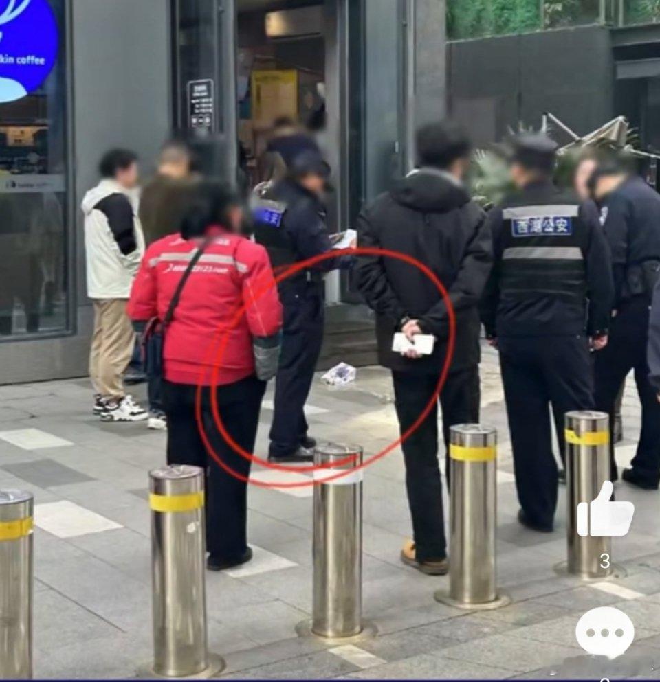 门店回应瑞幸店员顾客疑互泼咖啡 人要遇事不乱方寸，才能够处理好事情，往往遇事慌乱