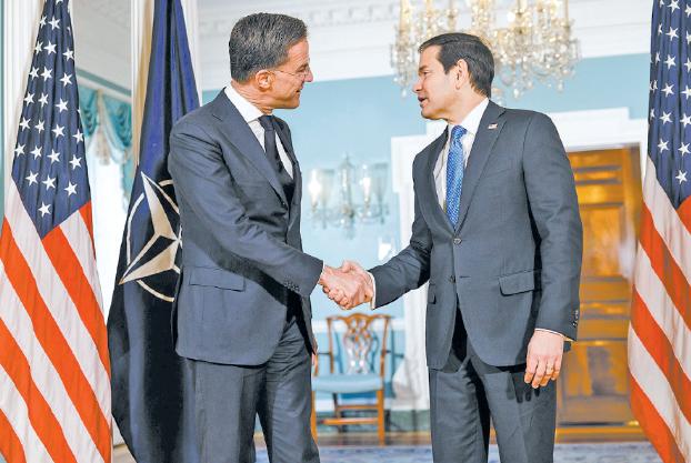 特朗普一言不合就要“搬家”，这回又整出大活，把北约活生生玩成了“大型忠诚测试现场