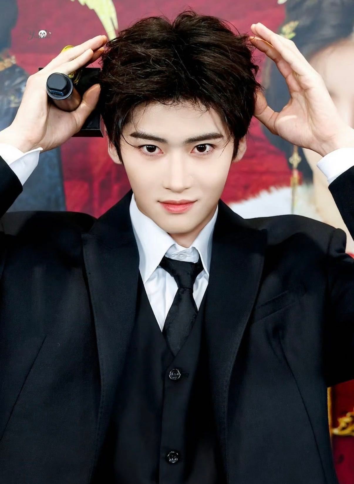 闫桉剧宣像拘谨的新郎闫桉田曦薇拘谨的新郎开朗的新娘 谁看完今天的活动路透直接磕疯