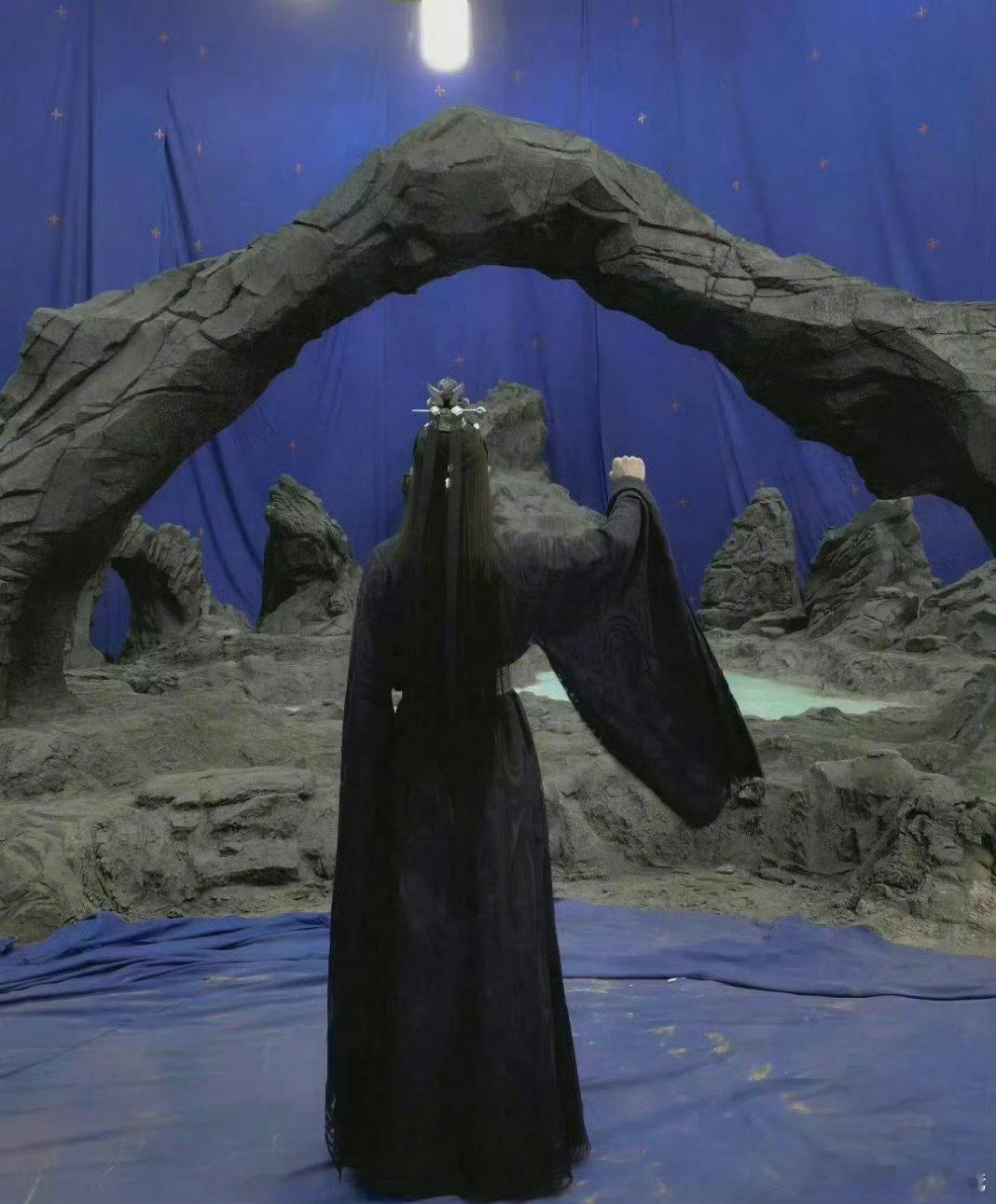 金陵一炸炸出千古奇局，燕京一奔奔就一代明君期待演员成毅再攀演绎高峰两京十五日杀青