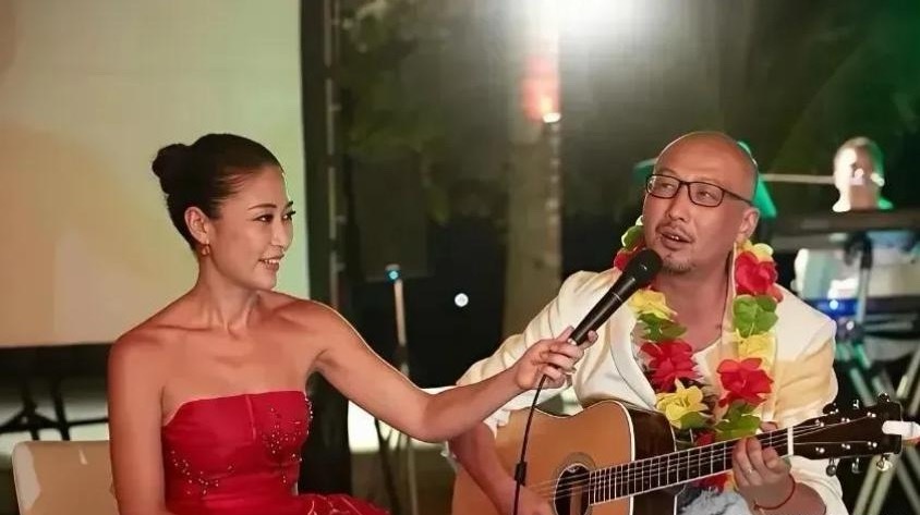 管虎和梁静是影视圈著名的夫妻档模范就跟陈凯歌和陈红一样，管虎所有的电影作品梁静都
