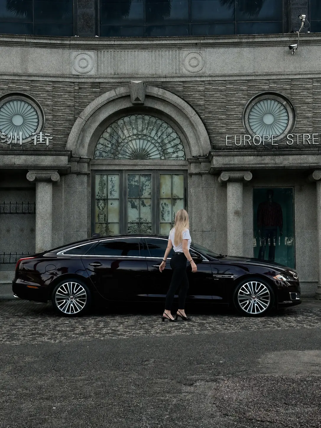 Beauty VS JaguarXJ50。