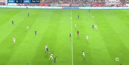 魔幻舞步，神级摆脱，秘鲁人都快被梅西耍虚脱了，[捂脸]边路神锋？全世界球迷都知道