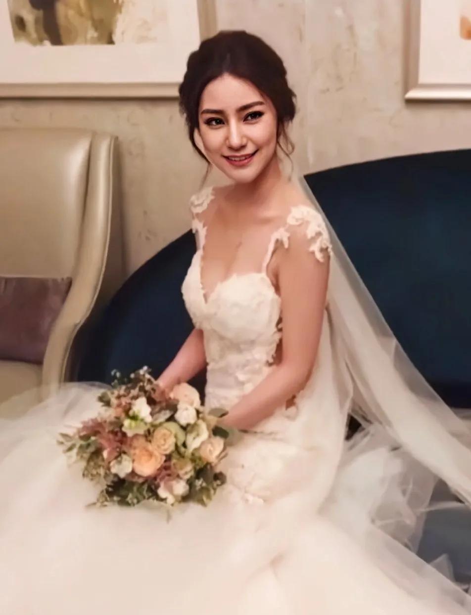 或许都是二婚的原因，汪小菲不准备办婚礼了。这对马小梅有点不公平。
马小梅原来的婚