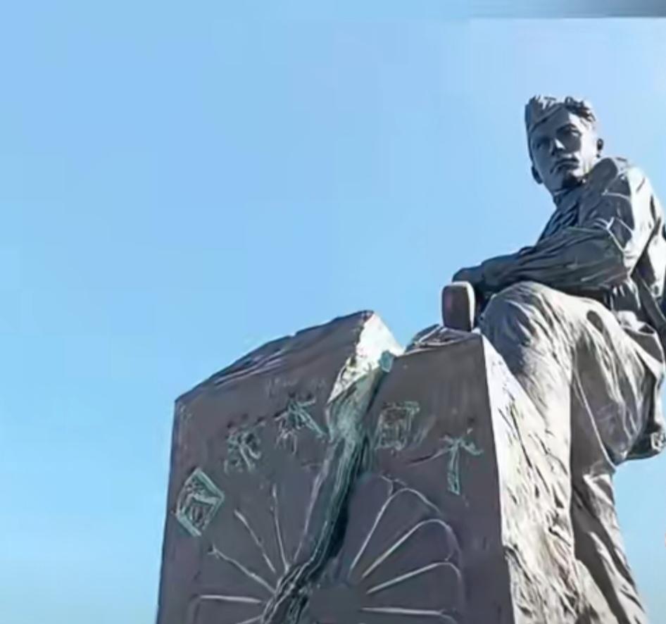 还是俄罗斯人能整活，2026年9月4日，俄罗斯远东哈巴罗夫斯克（伯力）揭幕了一座