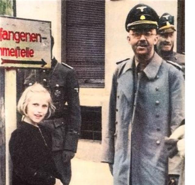 1941年，希姆莱参观达豪集中营时，竟带着自己12岁的女儿同行，而他的女儿在集中