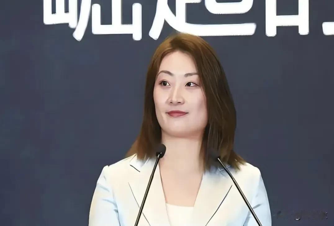 杜建英是不是一直觉得养在身边的大公主是个软柿子？她是不是那种刚愎自负的女人呀？
