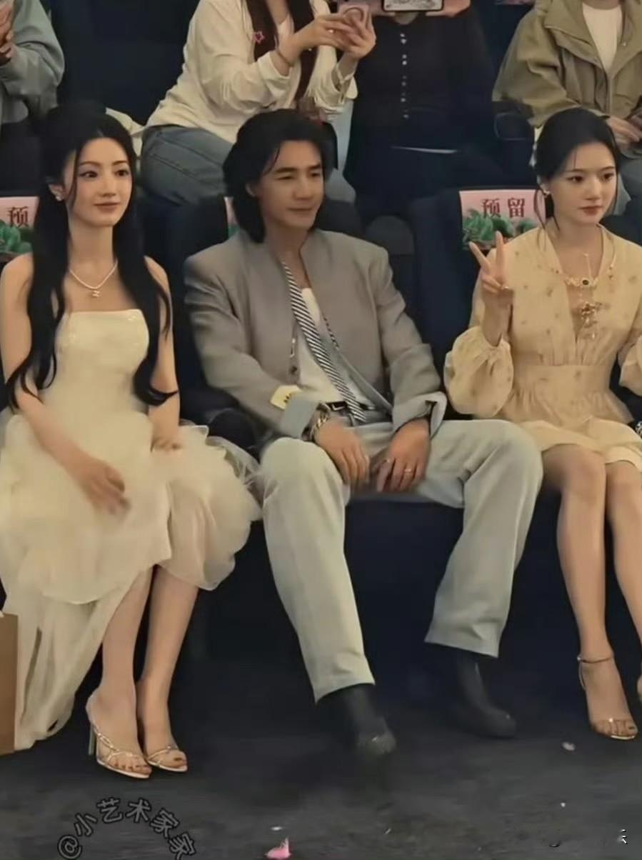 这么看任敏挺好看的哎
她给我感觉娇娇的 ，说话也娇娇的