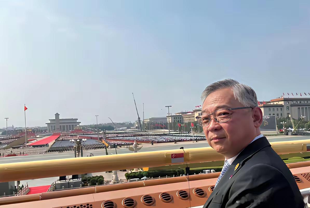 阅兵式确实先进，天安门城楼的墙上安装了凉风系统，同声传译系统，音响系统。 ​​​