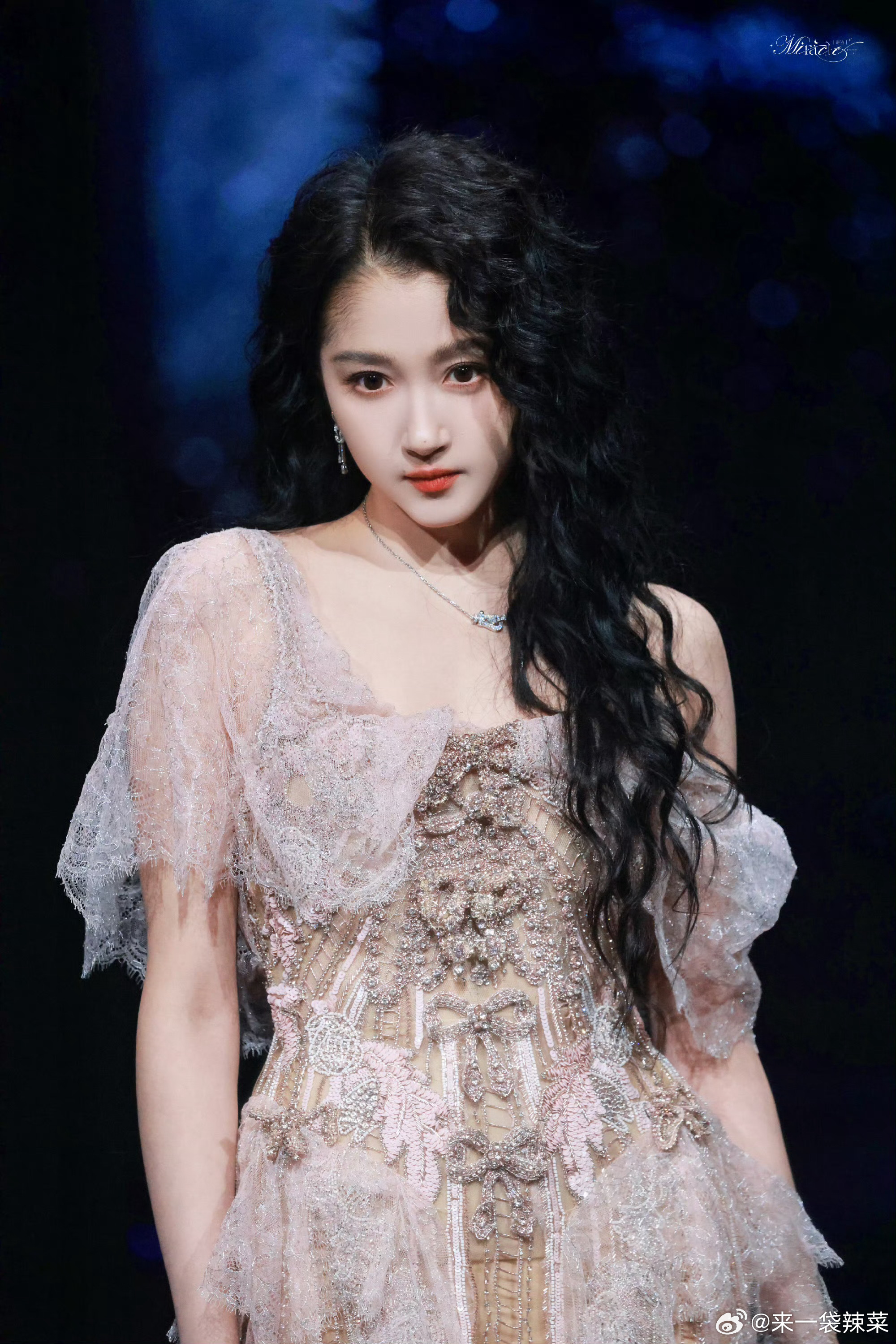 愚人节站姐团建：迪丽热巴，赵露思，鞠婧祎，田曦薇，关晓彤，虞书欣，陈昊宇，陈都灵