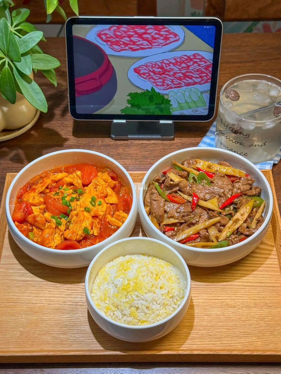 🥣一人食| 泡椒笋炒牛肉🥙番茄炒蛋|巨下饭！