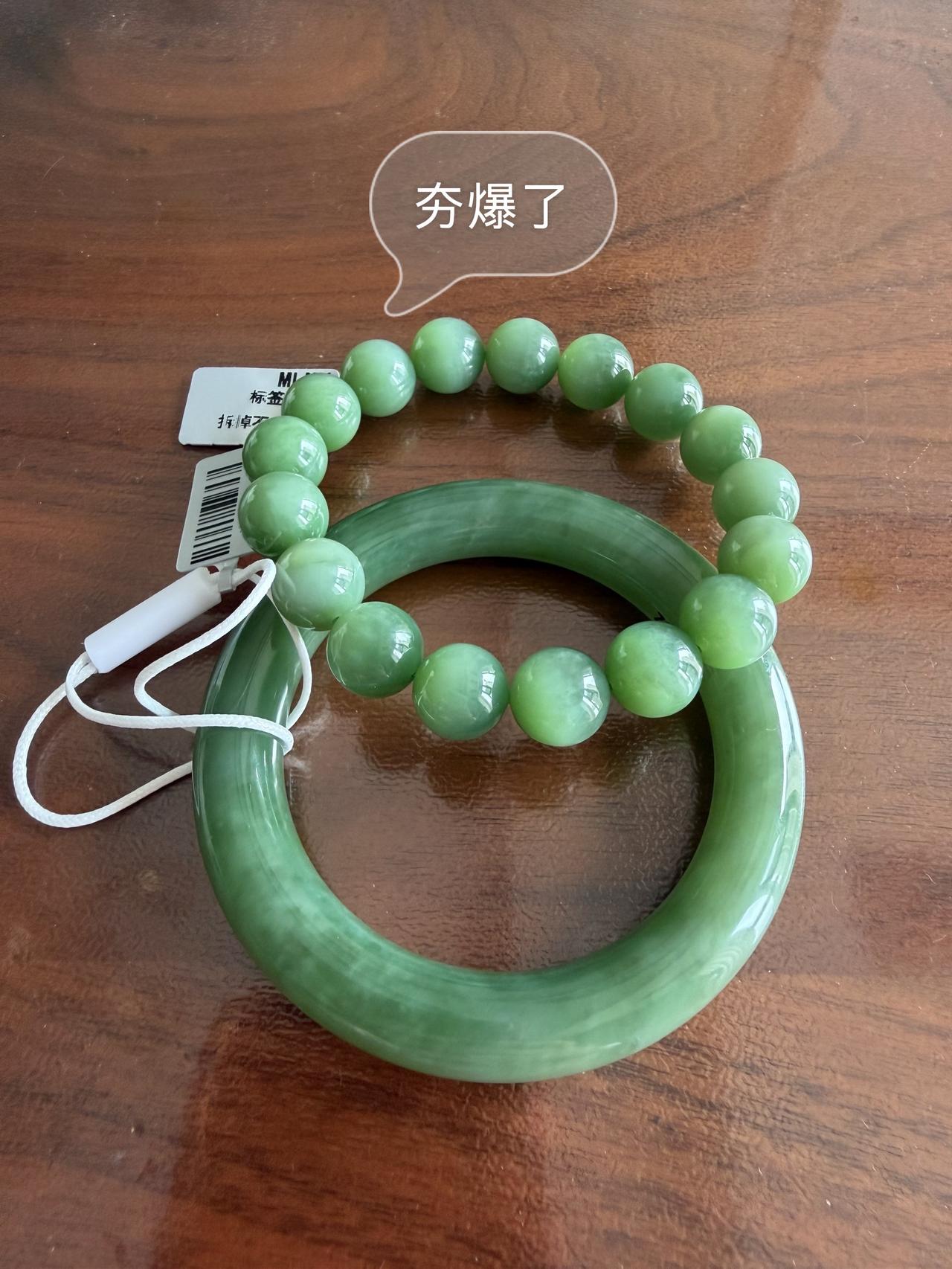 朋友说买玉还不如买黄金，可就是喜欢呀，黄金替代不了的美碧玉手镯控 无滤镜的美碧玉