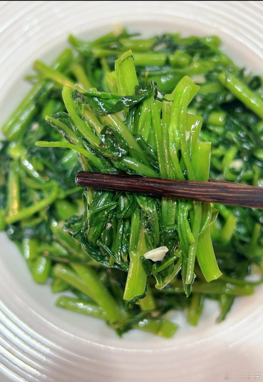 小满食光记 小满节气，福州人有吃空心菜的习俗。据《二十四节气与福州习俗》记载，福