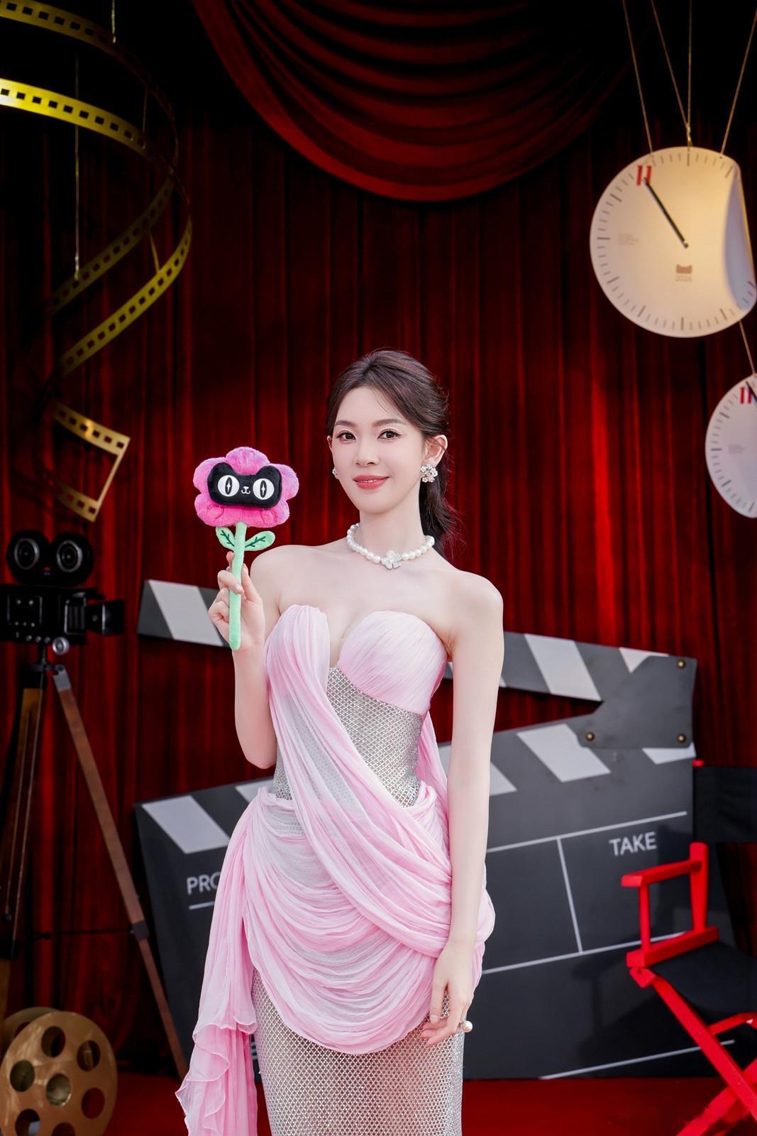 猫天天在微博视界大会营业微博视界大会明星电梯神图视界大会值此一刻 电梯随手一拍就