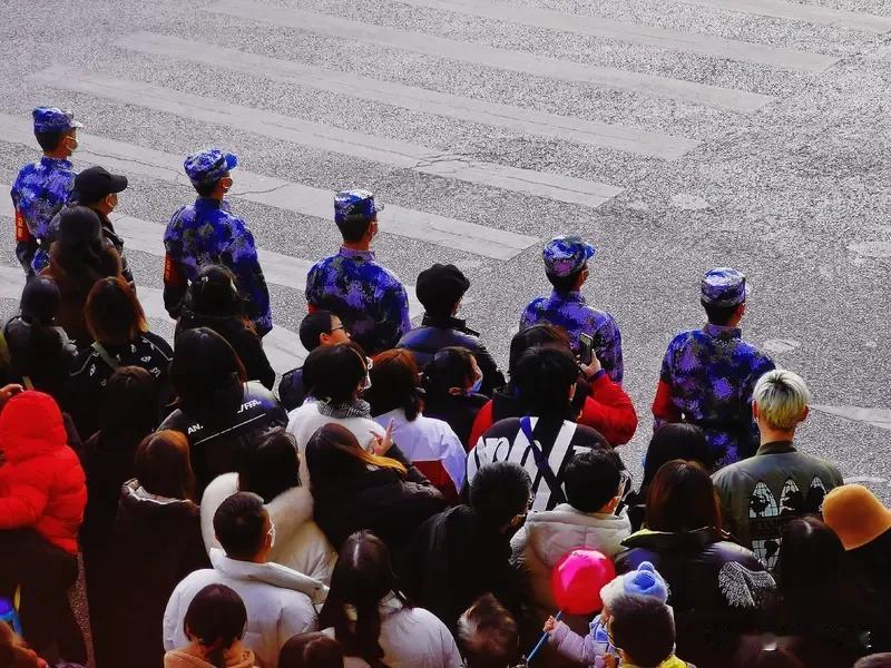 一代军人，十六年与亲人杳无音信，这忘我牺牲精神太让人动容。就像中华老兵们，在抗日