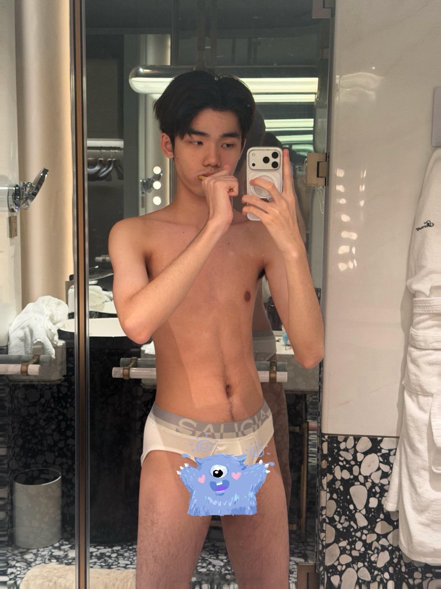 这个博主 很帅很开放 有知道的吗 ​​​