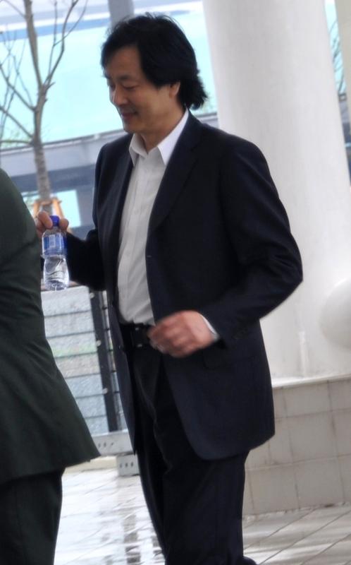 濮存昕连发微博支持11岁外孙女韩子萱的短剧首秀，着实引发了一波热议。12月9日晚