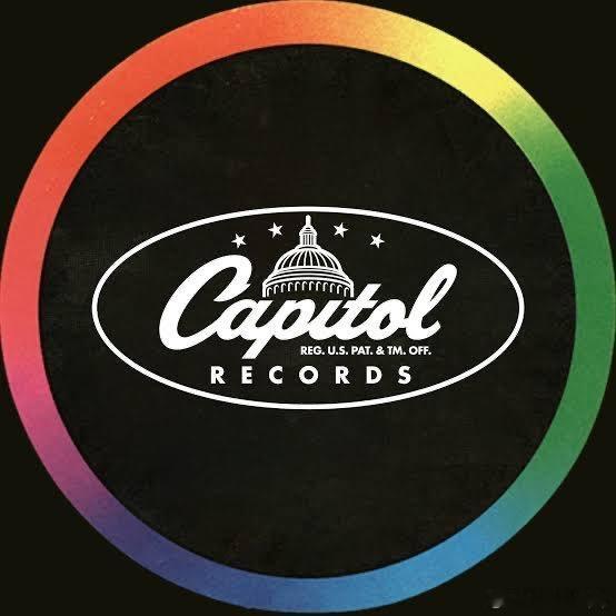 有消息称水果姐Katy Perry即将离开她目前的唱片公司Capitol Rec