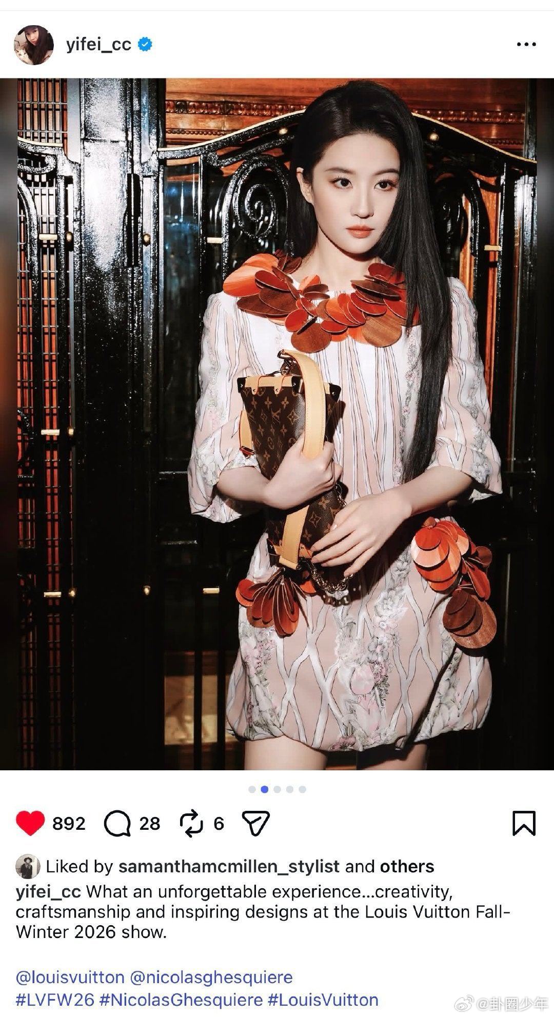 刘亦菲看秀感想刘亦菲lv大秀观后感刘亦菲行走的红玫瑰，东方美惊艳巴黎。生图能打、