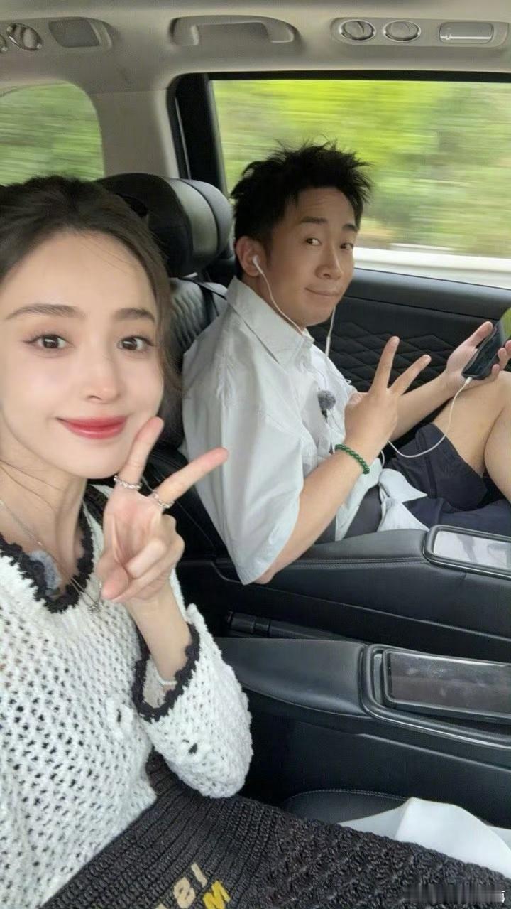 娜扎最美最好的祝福都送上杨迪娜扎晒照为杨迪庆生 杨迪生日快乐 ​​​