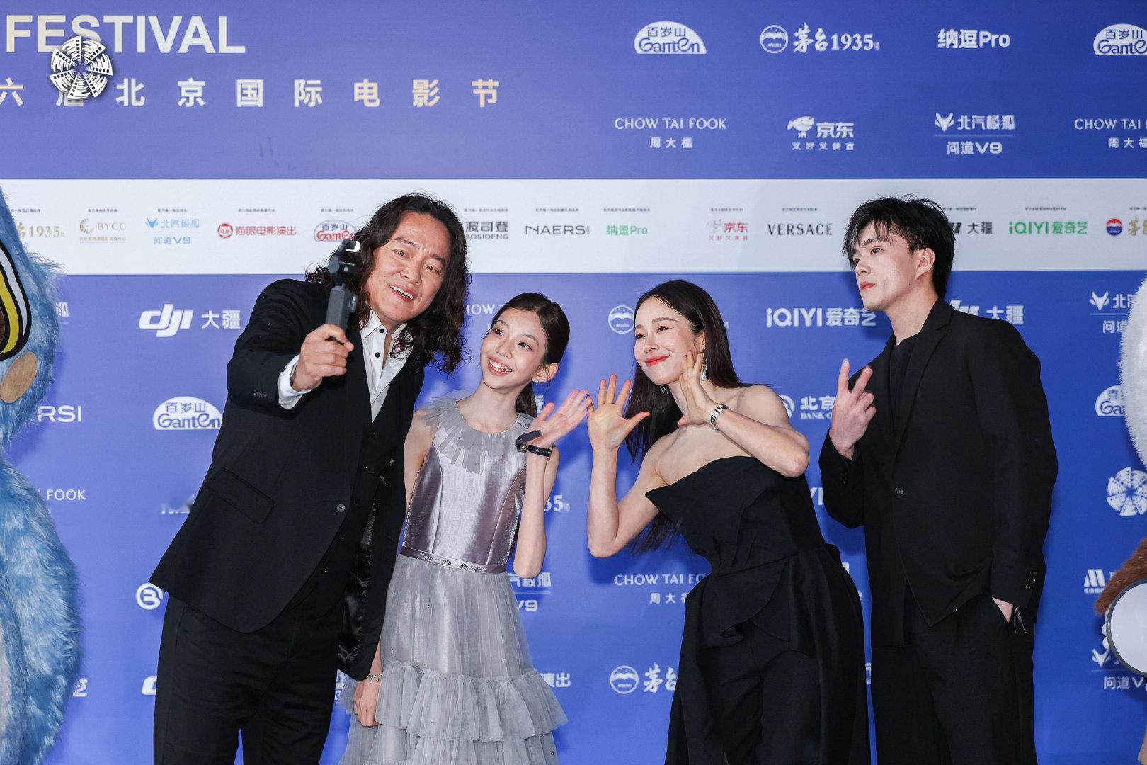 Pocket4北影节首秀北影节现场，大疆刚发布的Osmo Pocket 4直接亮