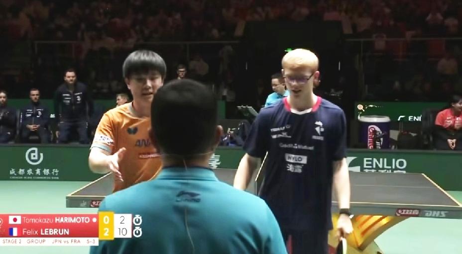 完了，完了，
纸盒心态彻底崩了，
一天被同一个人打败两次，
张本被小布拆的七零八