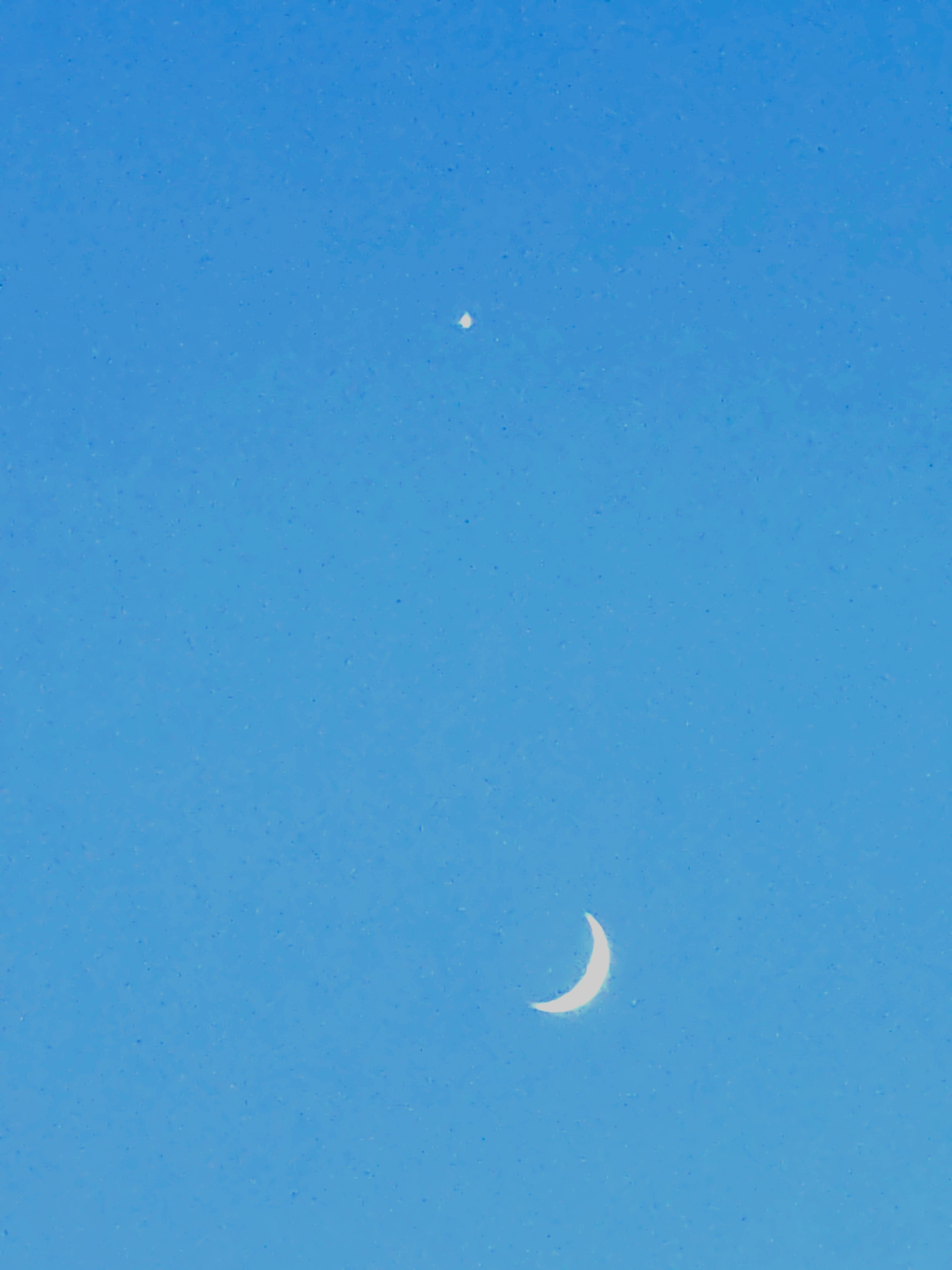 7月17日，金星伴月星月