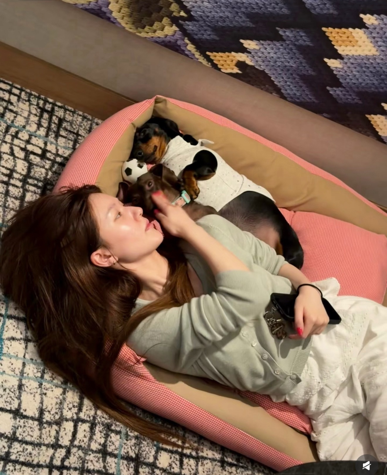 你俩接广告就算了，怎么还有赵露思哄睡服务… 