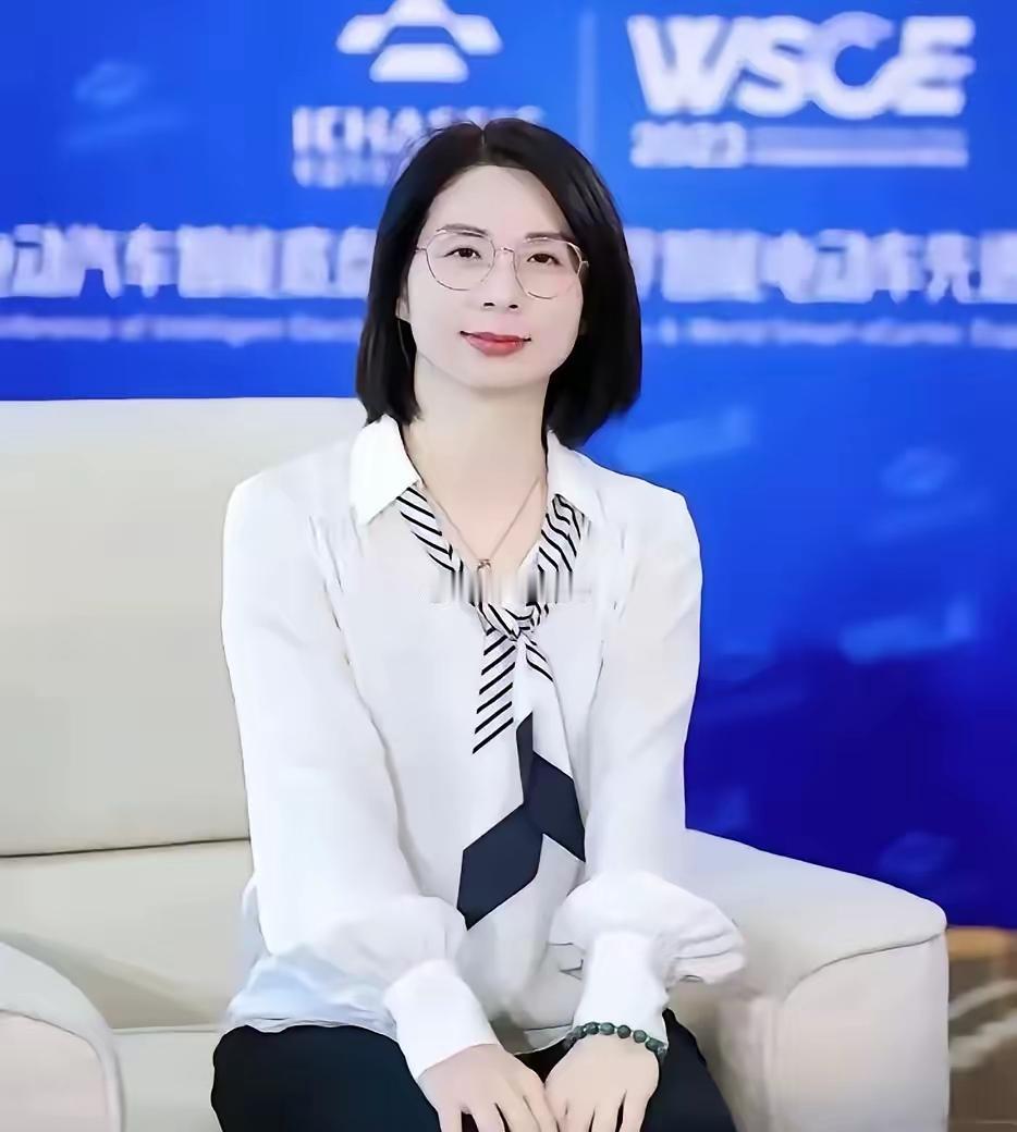 老板性侵女下属，这案子终于要开庭了！但今天我不想聊案情，就想聊聊这250多万的赔