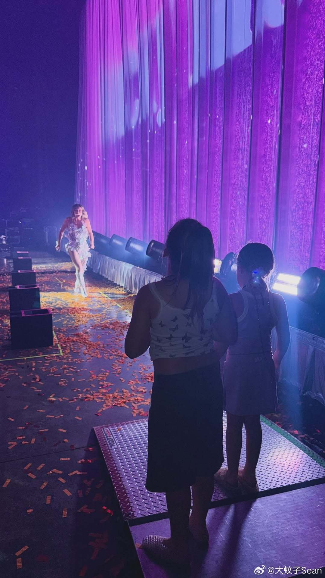 Hilary duff希拉里达芙完成巡演the lucky me tour的表演