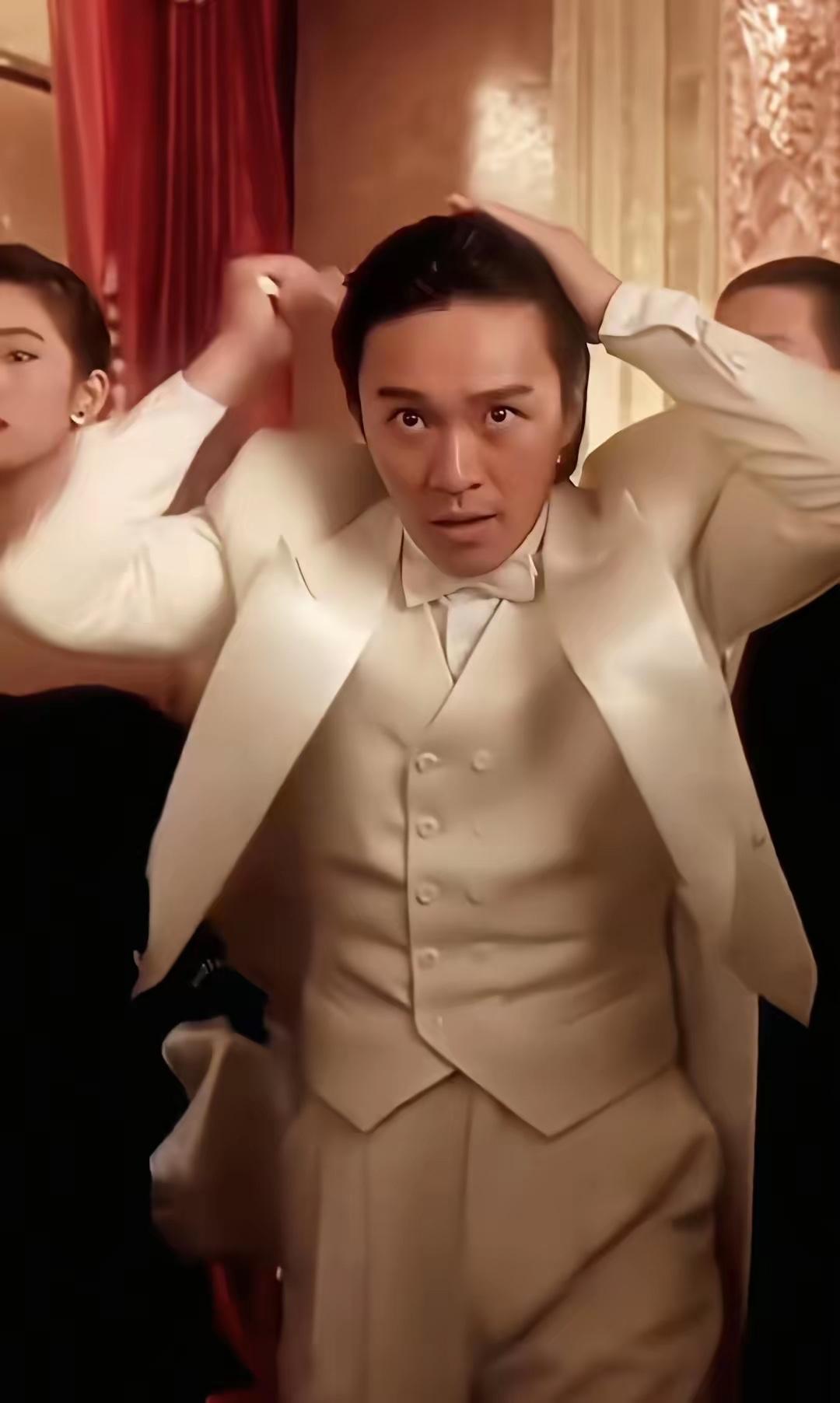 向太直播里那股隔着屏幕都溢出来的敌意，把“没有我们你根本红不了”挂在嘴边，翻来覆