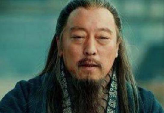 燕铁木儿为元文宗得天下立下了汗马功劳，被提拔为中书右丞相，他的官衔和爵位长达五十
