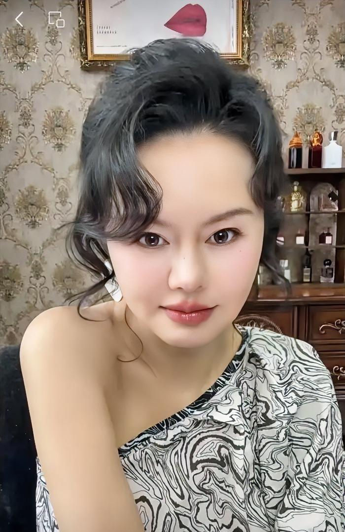 离谱！当初因宣扬歪理被全网封禁的“中国性商第一人”周媛，居然换个马甲就想卷土重来