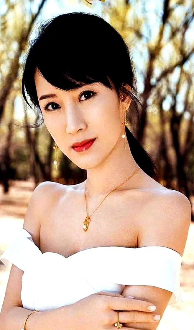 拍《蜗居》时，李念差点被导演逼哭
每天收工后，她都在酒店走廊里爆哭。
 

三位