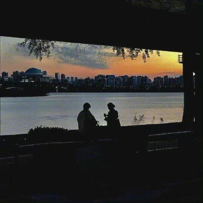 人一切的痛苦，本质上都是对自己无能的愤怒。而自律，恰恰是解决人生痛苦的根本途径。