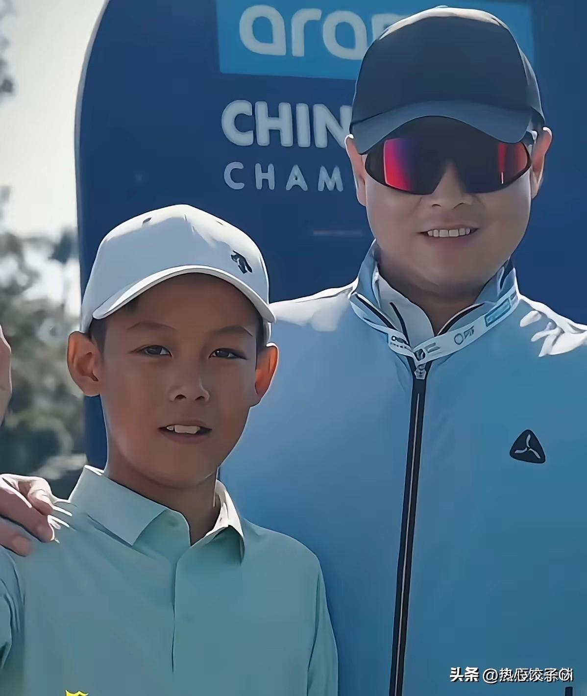 王浩的儿子，王乾洲获海南高尔夫，精英赛团体冠军。恭喜！这孩子培养的很好，有王浩当