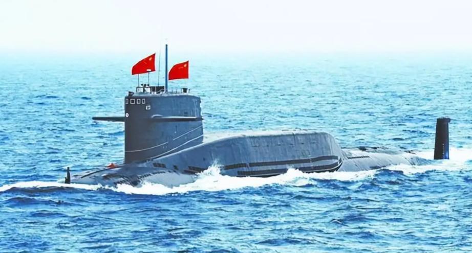 为什么核潜艇能长时间待在水下？简单来说，核潜艇本身是个死物，要是没人待着，它可以